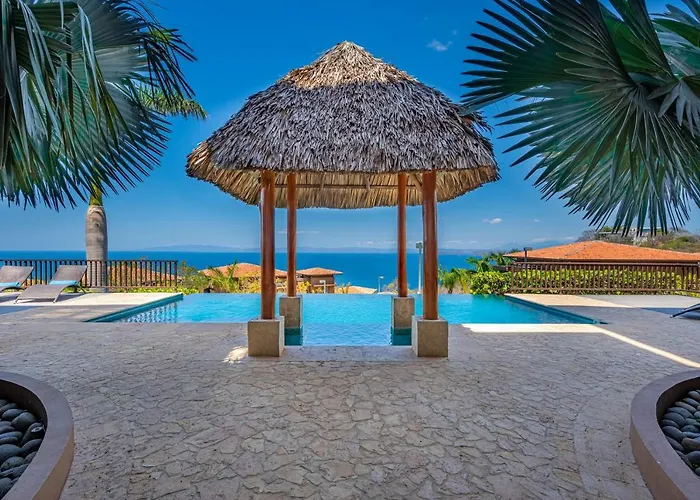 Сasa de vacaciones Playas Del Coco Condo: Ocean Views, Shared Pool!