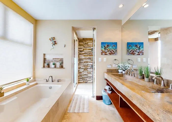 Playas Del Coco Condo: Ocean Views, Shared Pool! *